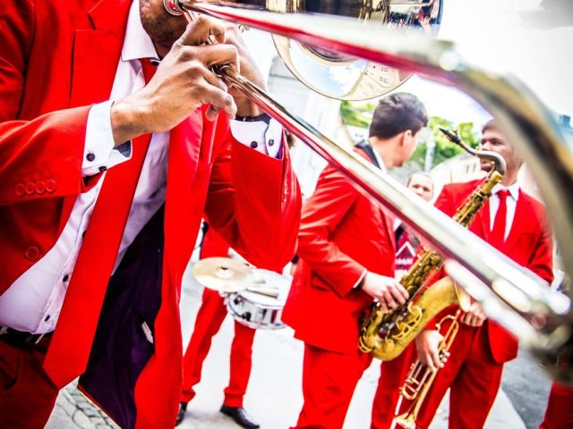 walkingact brassband brass2go Salzburg vielklang festival Thomas Weiland