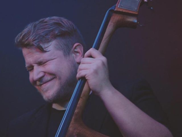 trio velvet akustik jazz pop trio Gesang Luc Hatzis Kontrabass