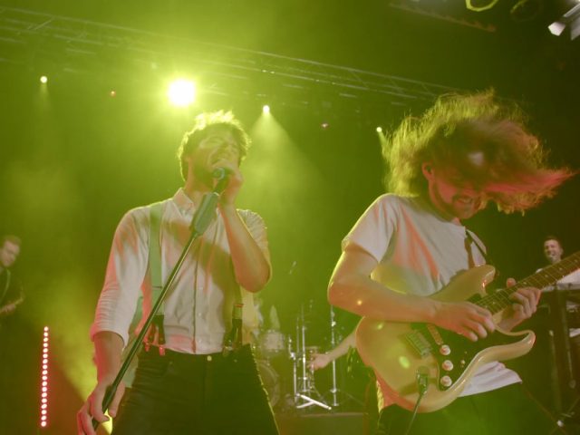 Fresch live music party band cover band top 40 Gitarre singer stage