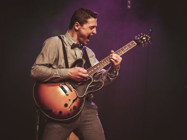 Solo Gitarrist Oliver Jochim Mellow Yellow Musiker buchen mieten