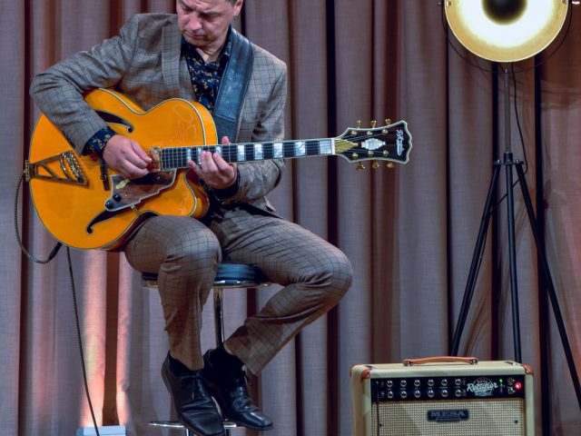Solo Gitarrist Oliver Jochim Mellow Yellow Musiker empfang mieten
