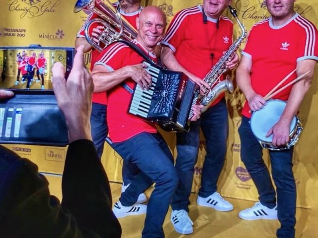 Spielgemeinschaft Akkordeon Walking Act Polka Rock Party Thomas Rittler Veranstaltungsband Marching Band
