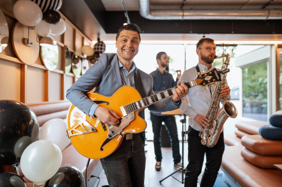 Akustik3 – flexibel beim Sektempfang!